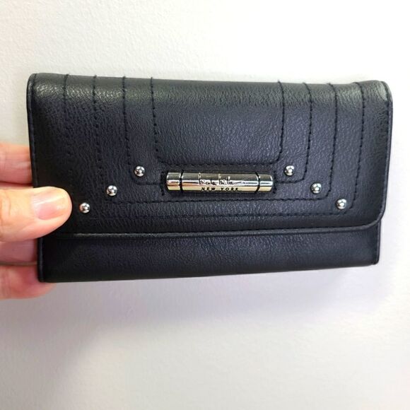 Nicole Miller Classic Black Wallet - Picture 1 of 6